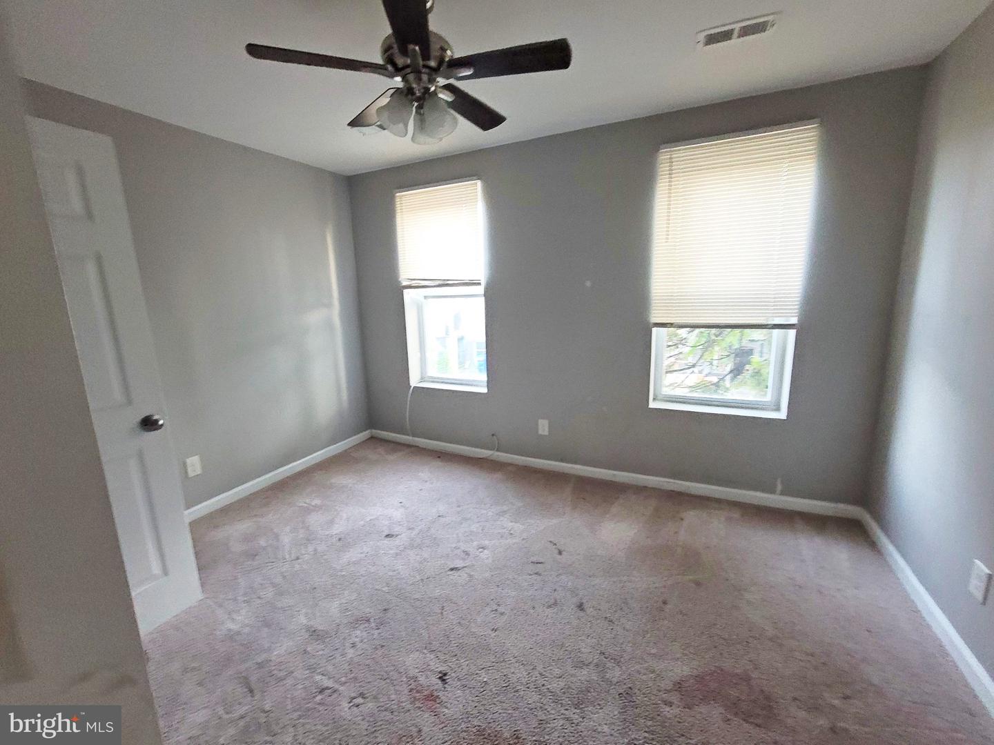 2741 W Fairmount Ave Property Photo 14