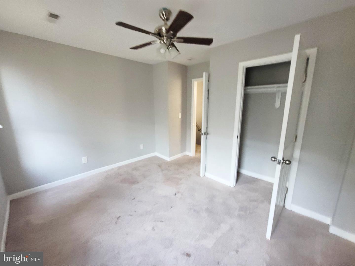 2741 W Fairmount Ave Property Photo 15
