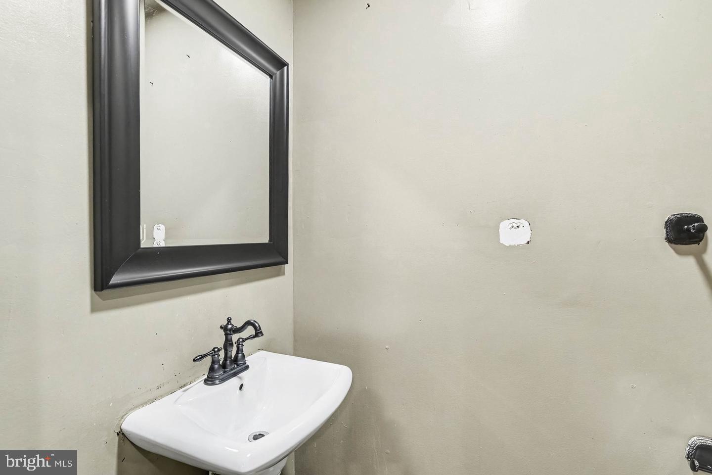 818 Cator Ave Property Photo 9