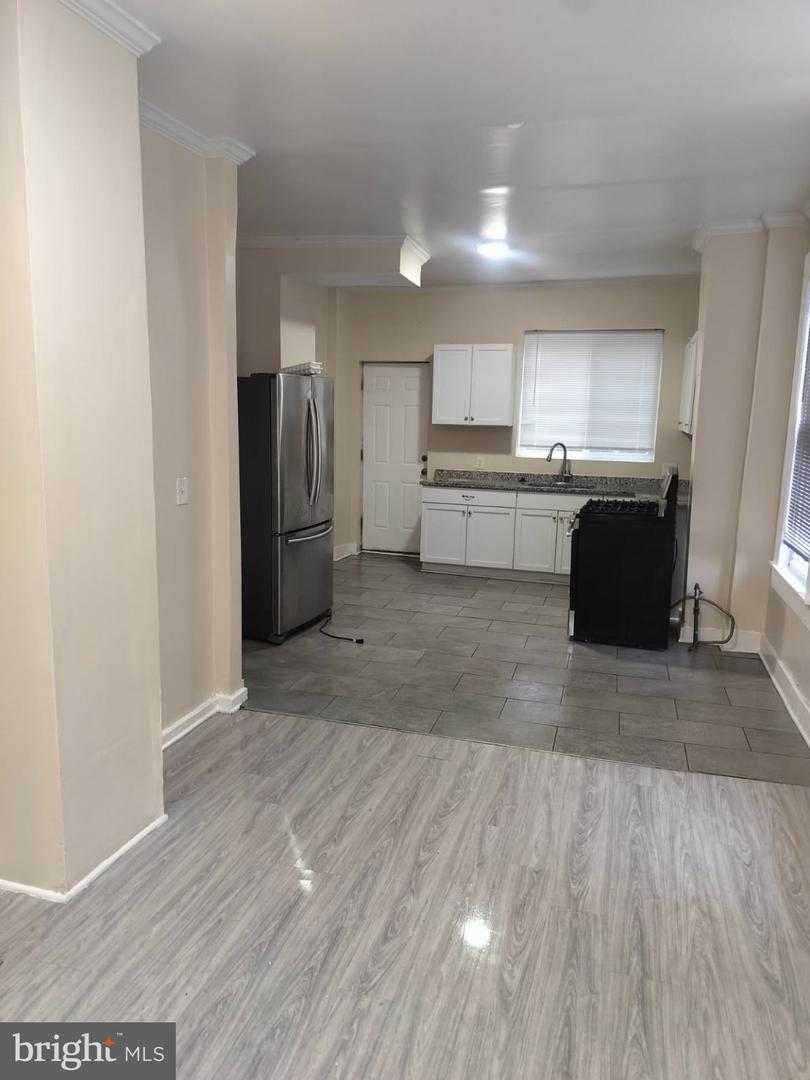 2500 W Fayette St Property Photo 3