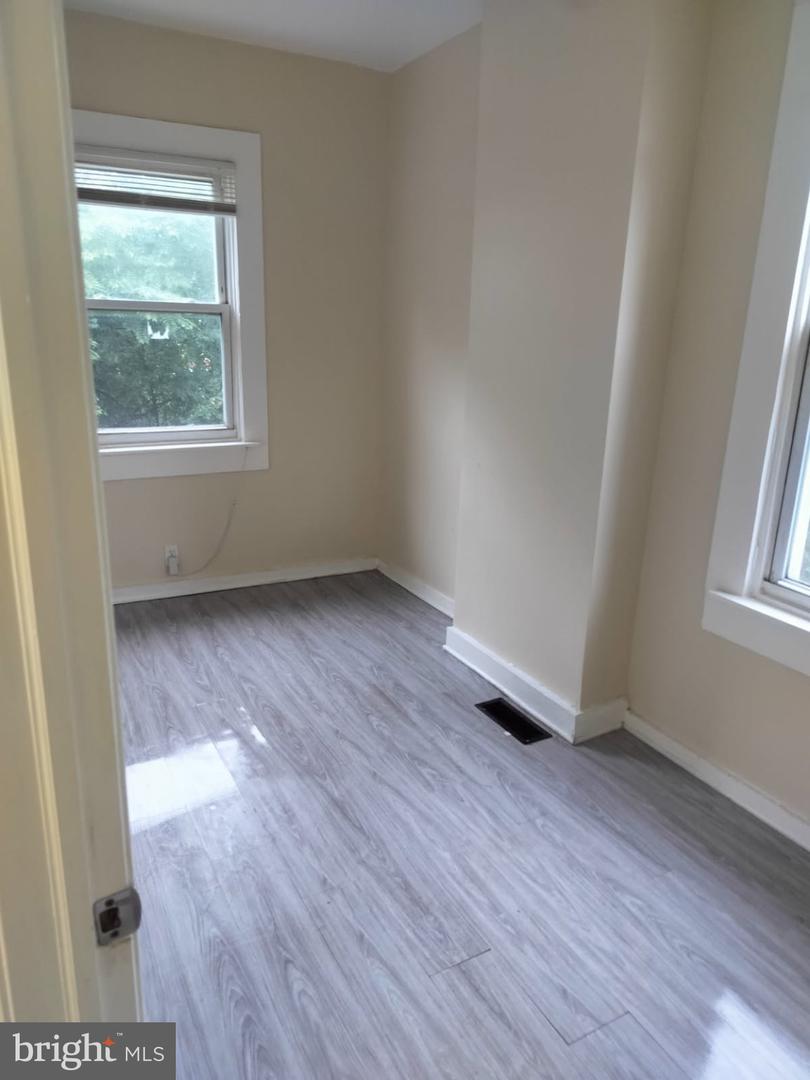 2500 W Fayette St Property Photo 5