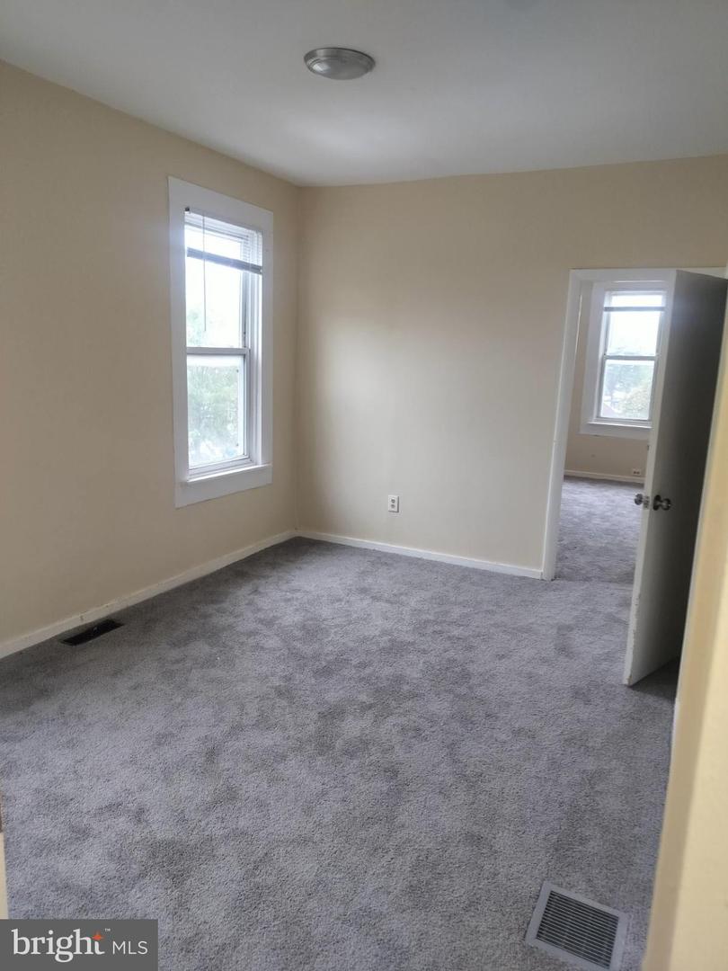2500 W Fayette St Property Photo 6