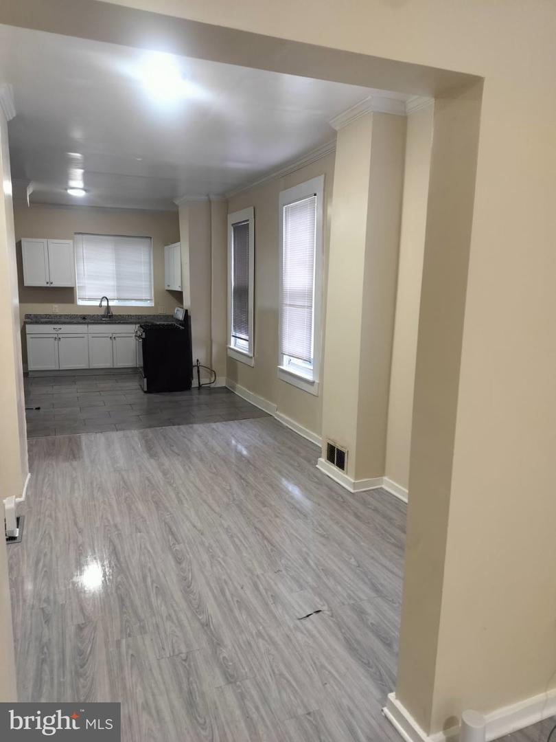 2500 W Fayette St Property Photo 8
