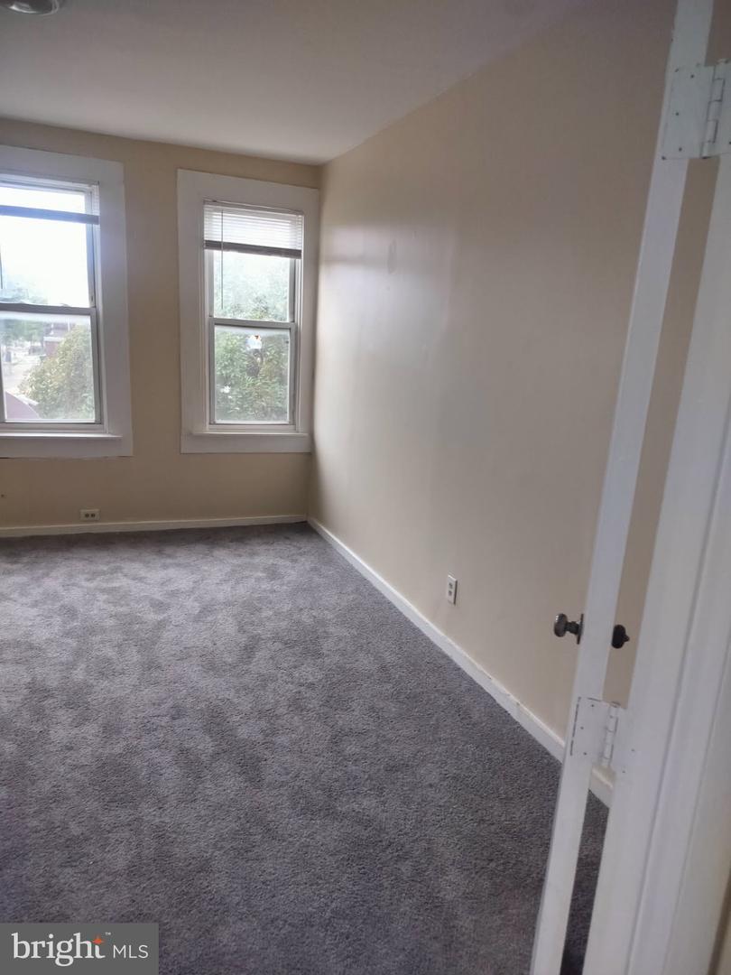 2500 W Fayette St Property Photo 13
