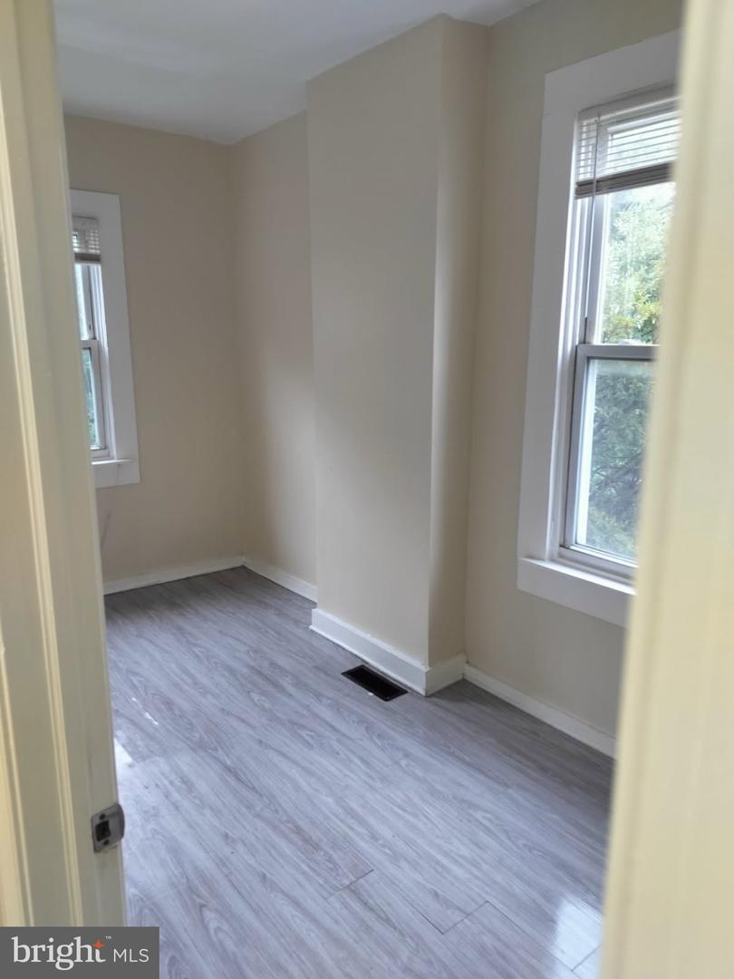 2500 W Fayette St Property Photo 16