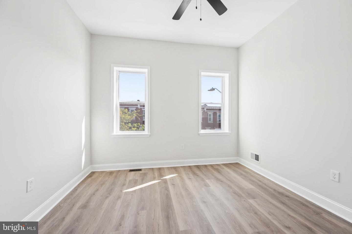 702 N Lakewood Ave Property Photo 12