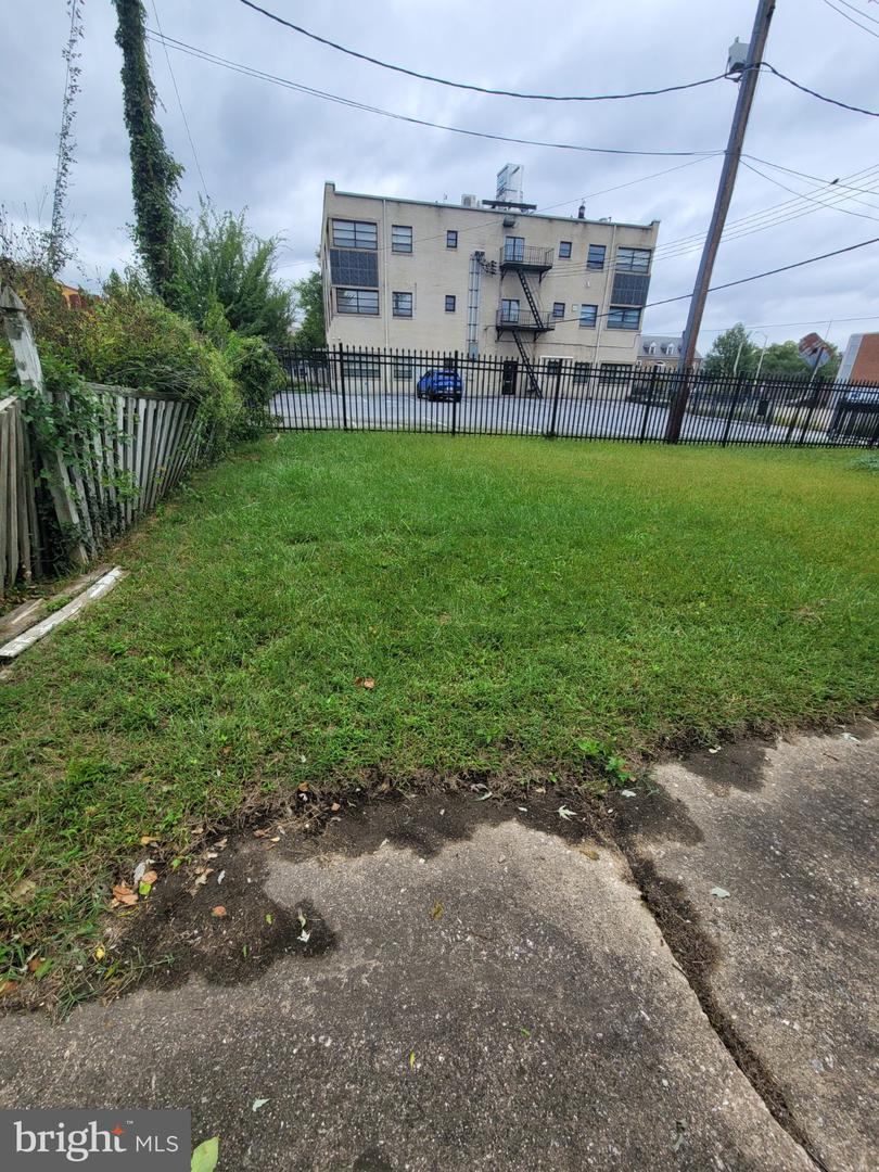 408 Rossiter Ave Property Photo 2