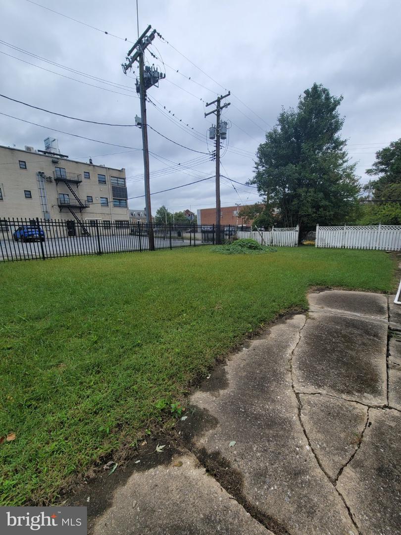 408 Rossiter Ave Property Photo 3