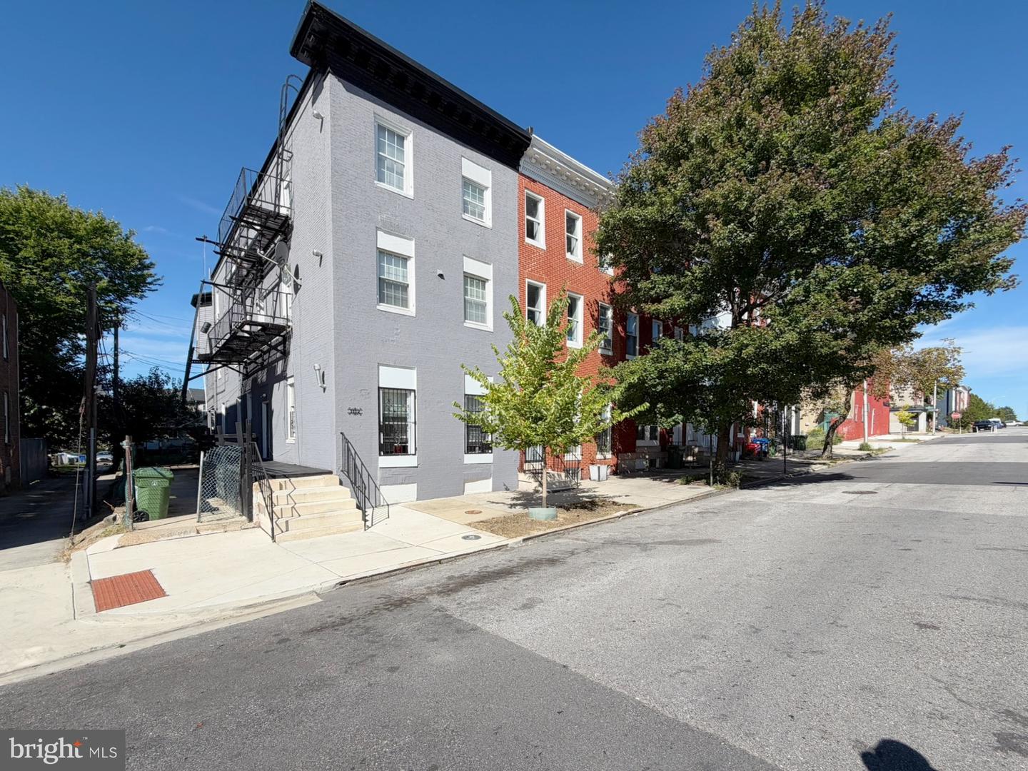 1112 N Eden St Property Photo 1