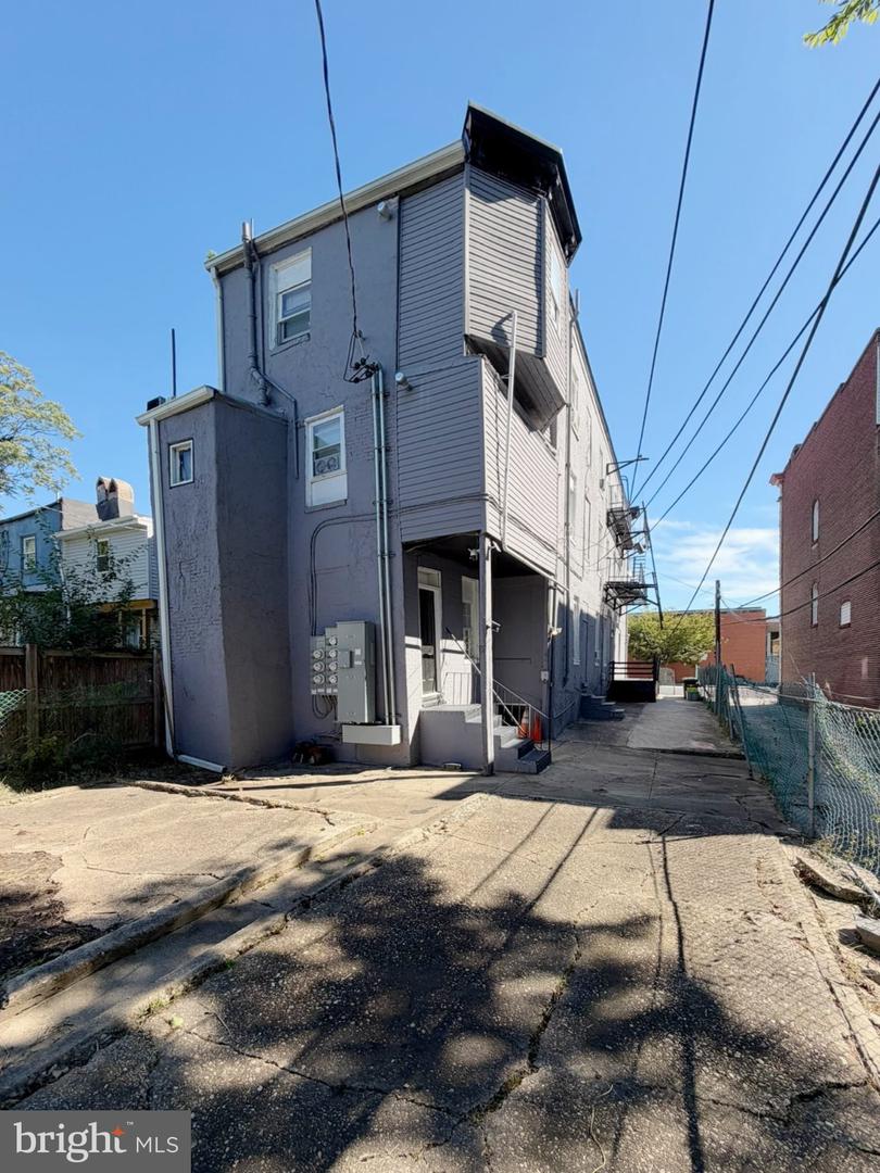 1112 N Eden St Property Photo 12