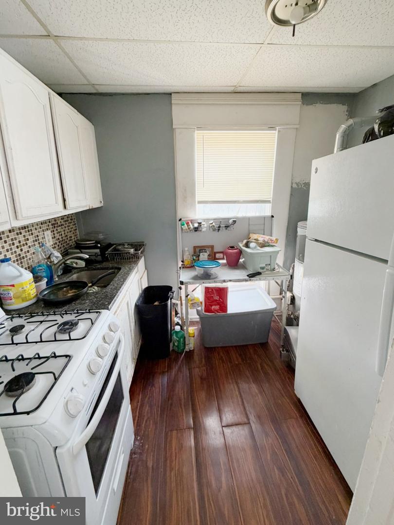 1112 N Eden St Property Photo 17