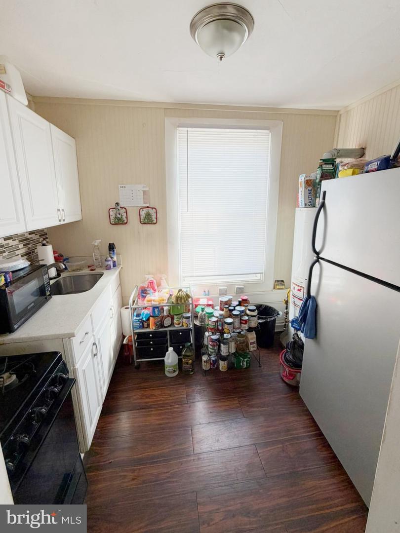 1112 N Eden St Property Photo 32