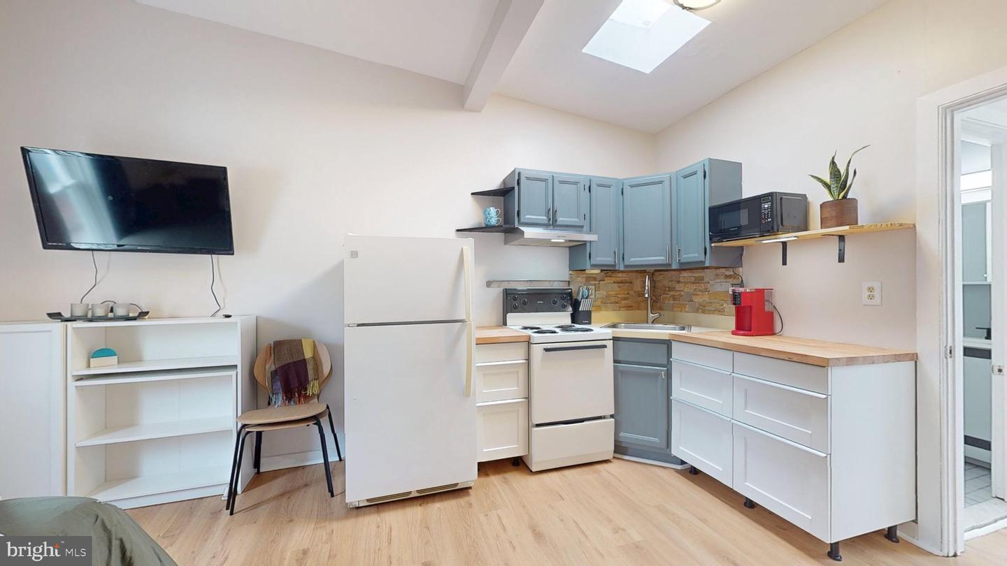 637 S Paca St #c Property Photo 2