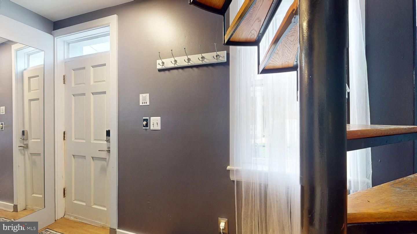 637 S Paca St #c Property Photo 8