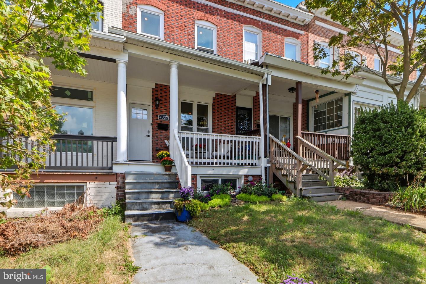 4327 Falls Rd Property Photo 1
