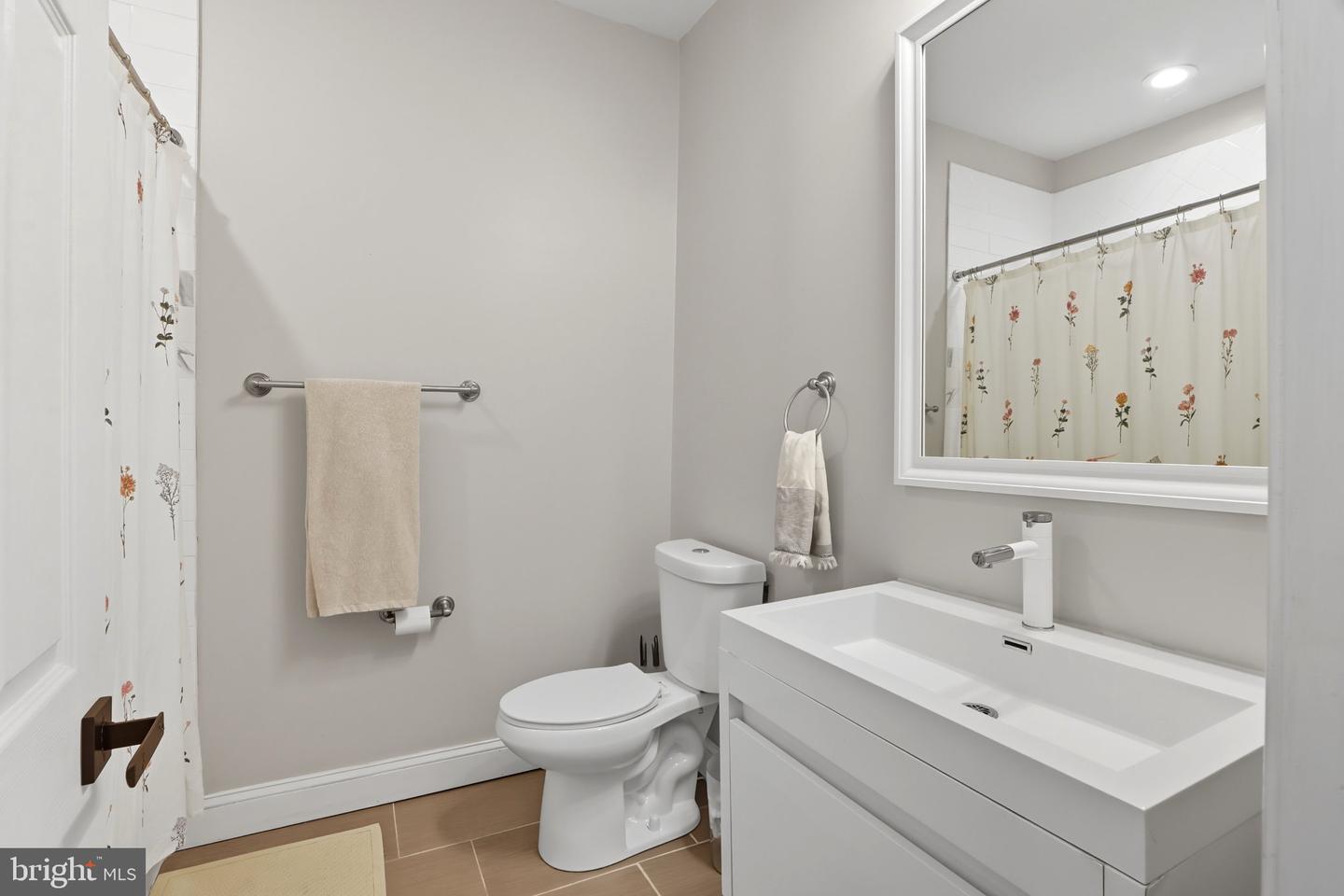 4327 Falls Rd Property Photo 11