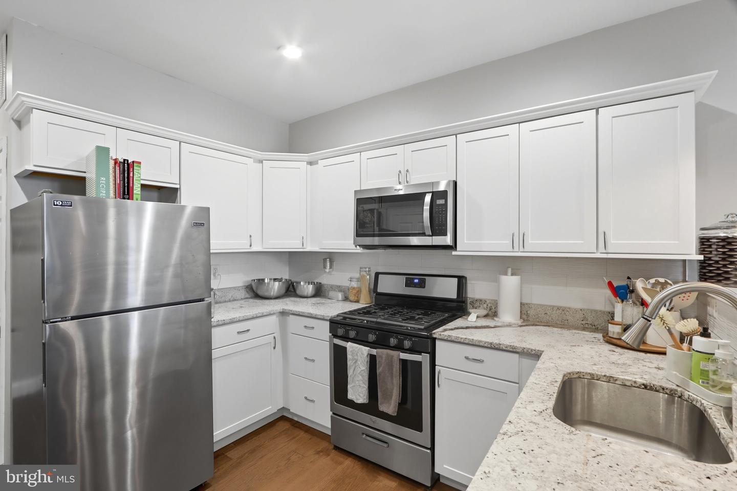 4327 Falls Rd Property Photo 17