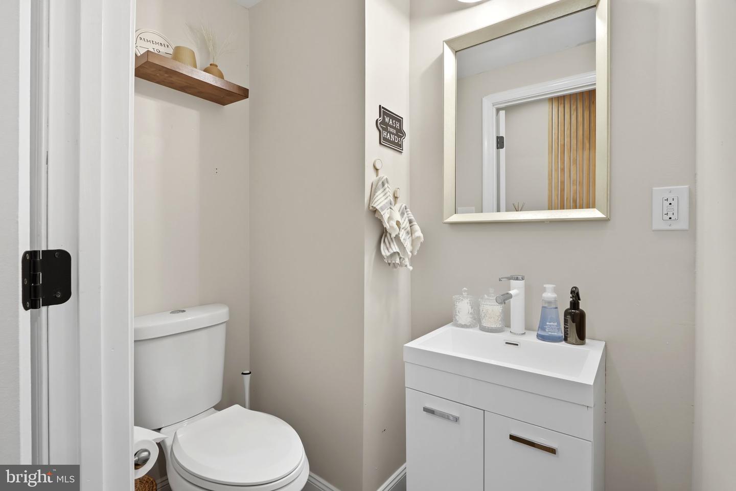 4327 Falls Rd Property Photo 18