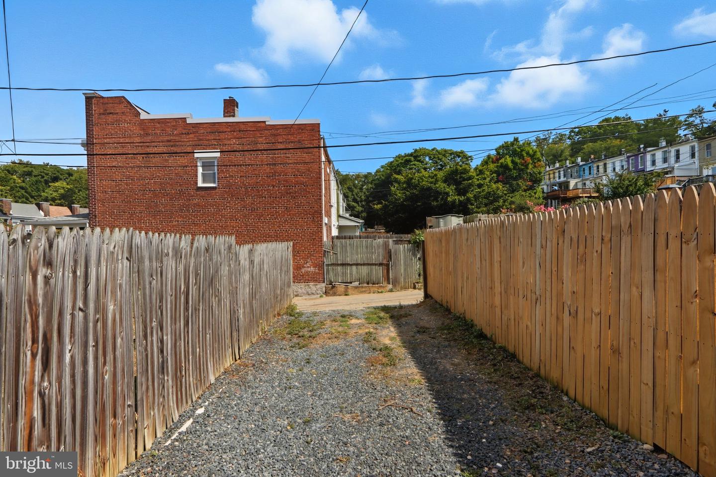 4327 Falls Rd Property Photo 27