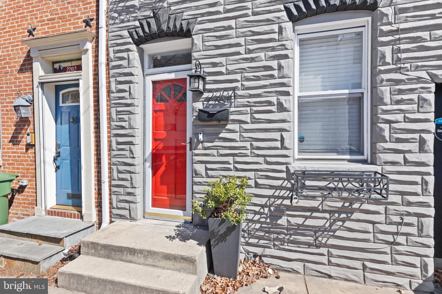 2204 CAMBRIDGE ST Property Photo 1
