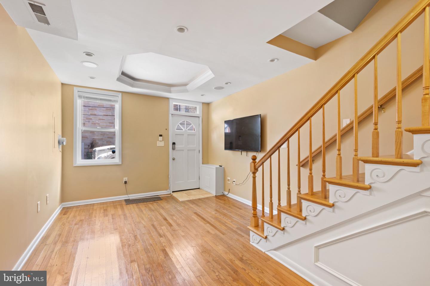 2204 Cambridge St Property Photo 4