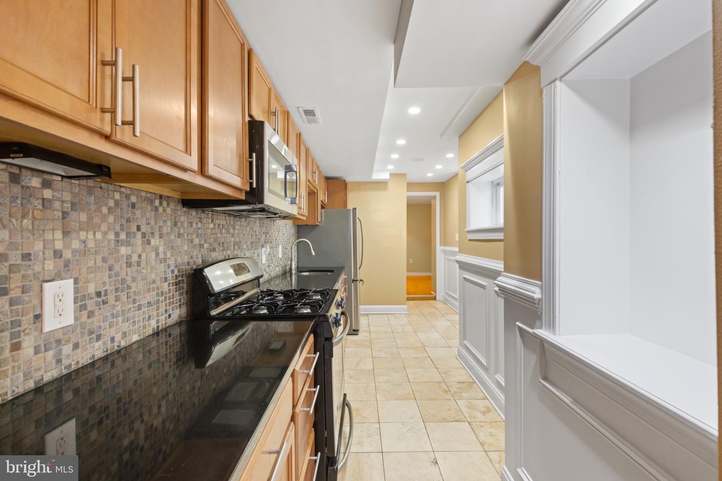 2204 Cambridge St Property Photo 5