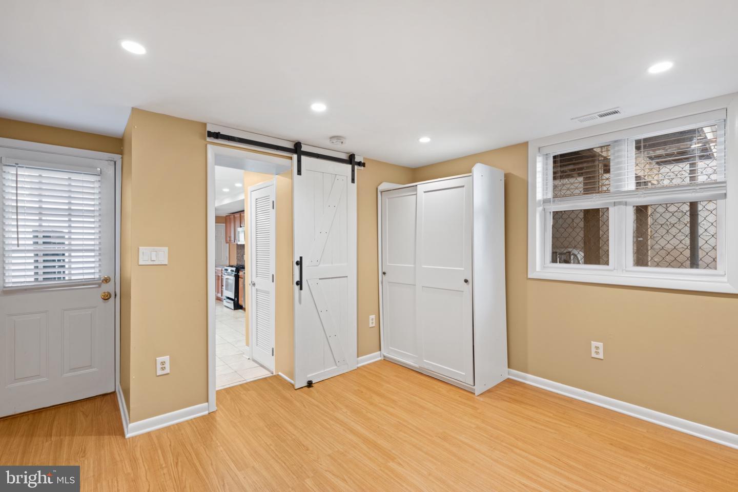 2204 Cambridge St Property Photo 11