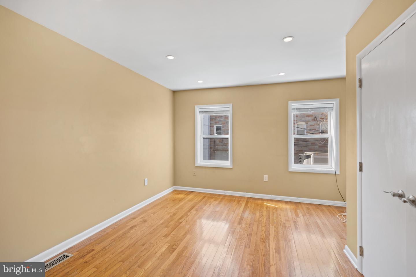 2204 Cambridge St Property Photo 12