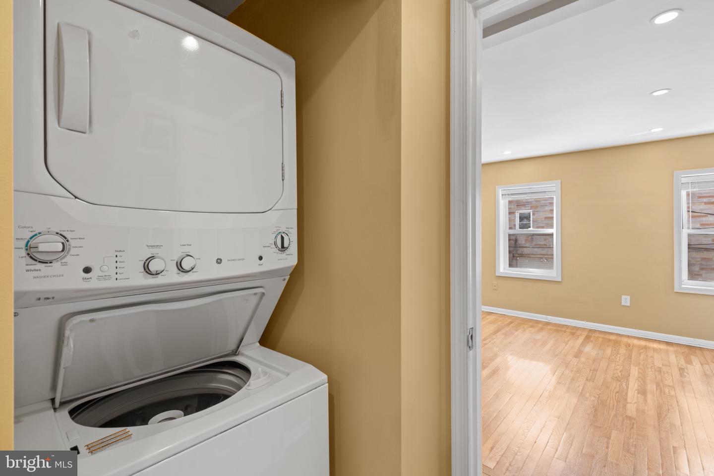 2204 Cambridge St Property Photo 17