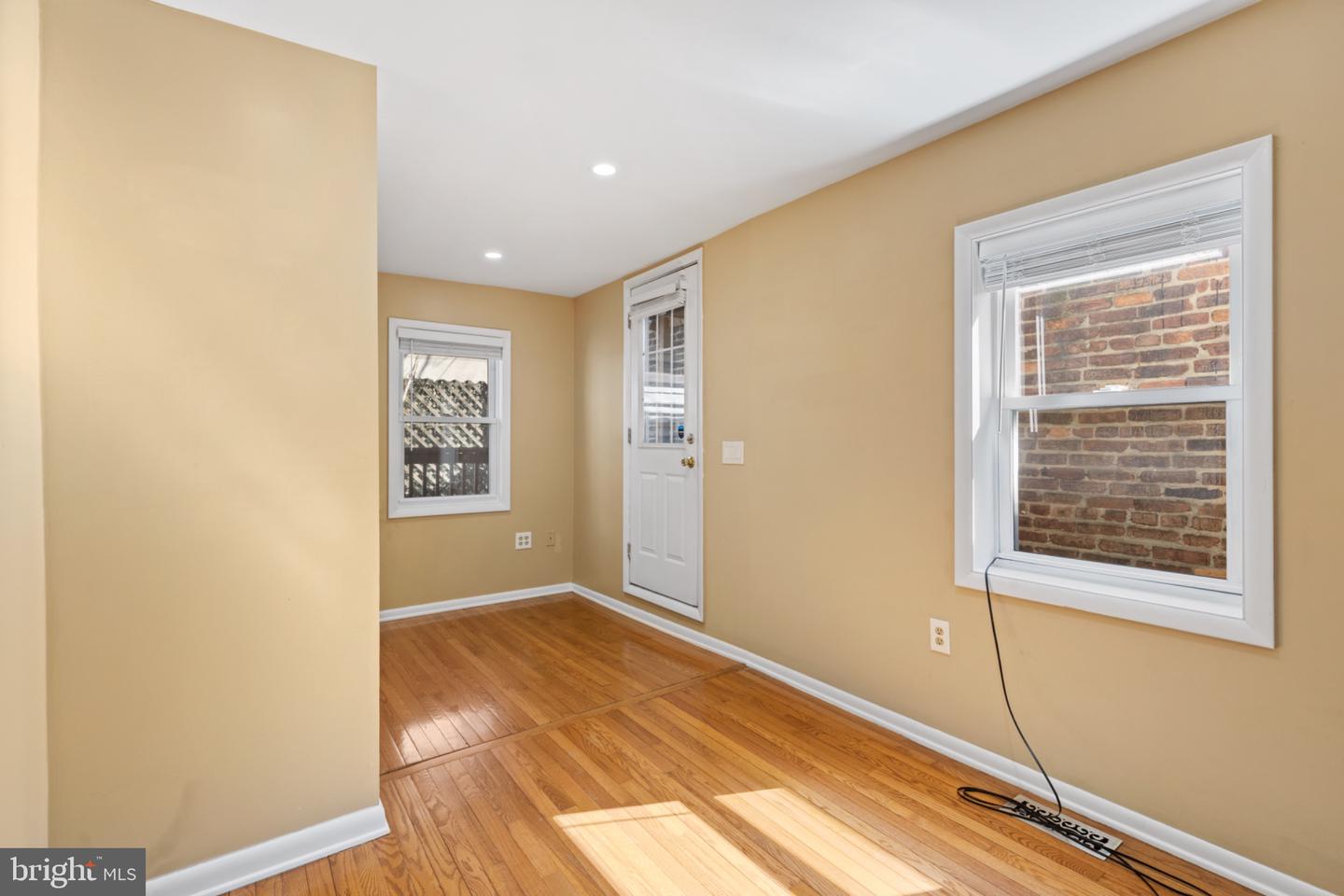 2204 Cambridge St Property Photo 18