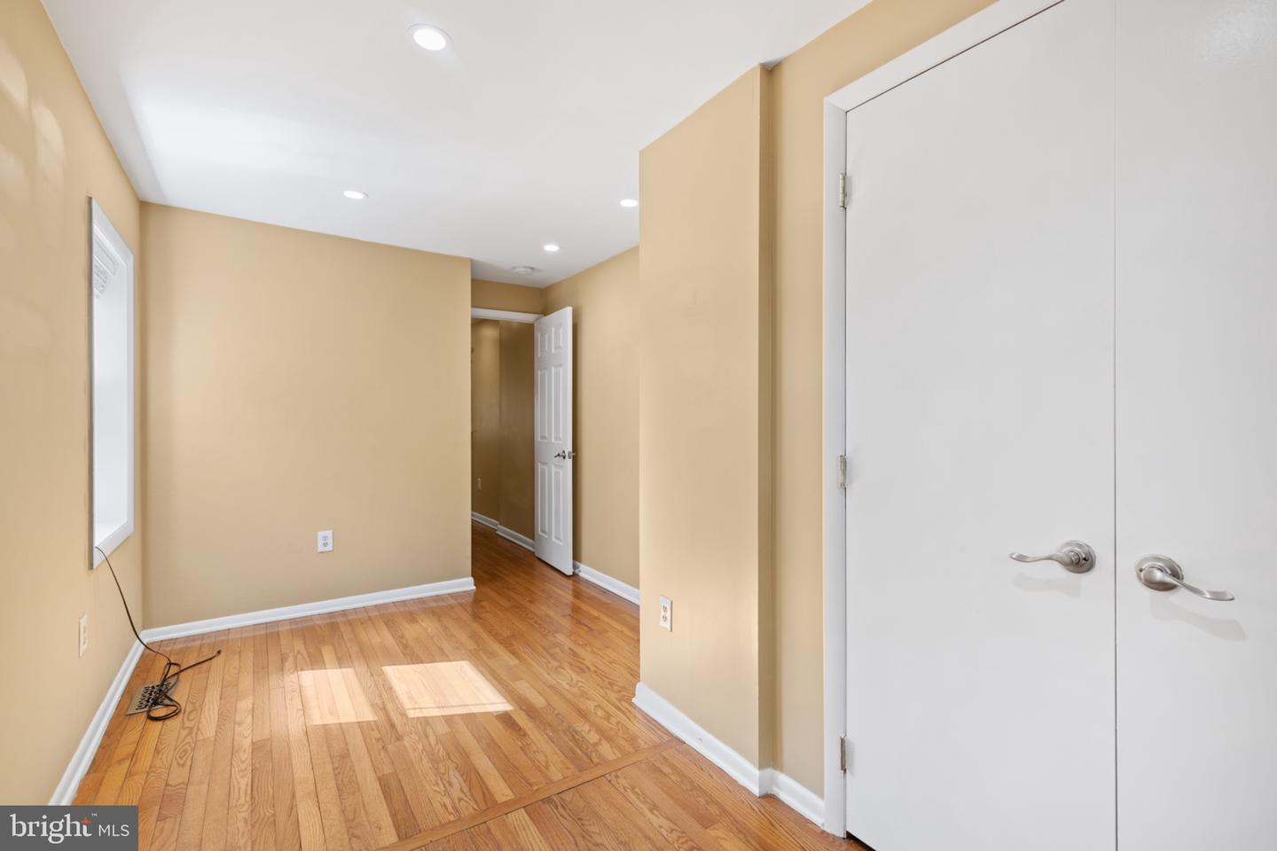 2204 Cambridge St Property Photo 19