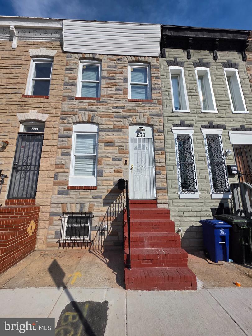 233 S CALHOUN ST Property Photo 1