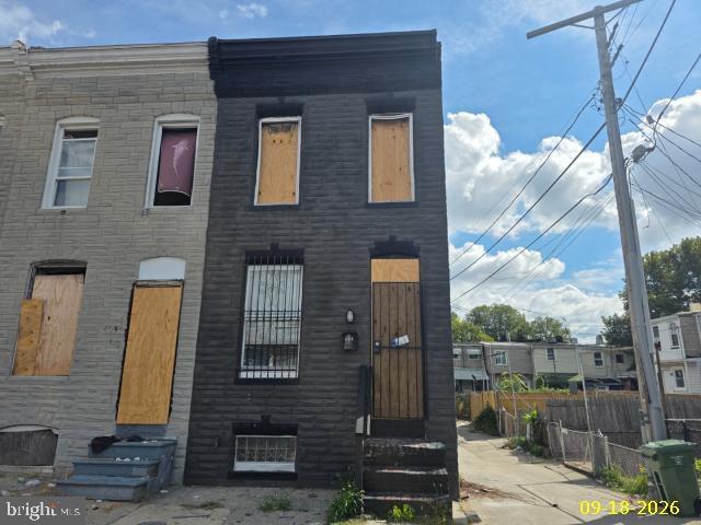 425 S VINCENT ST Property Photo 1