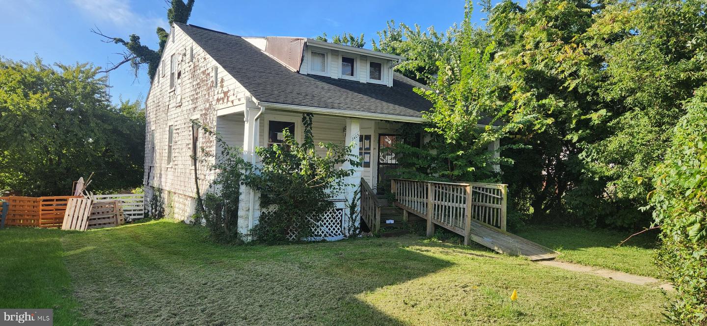 2403 OSWEGO AVE Property Photo 1