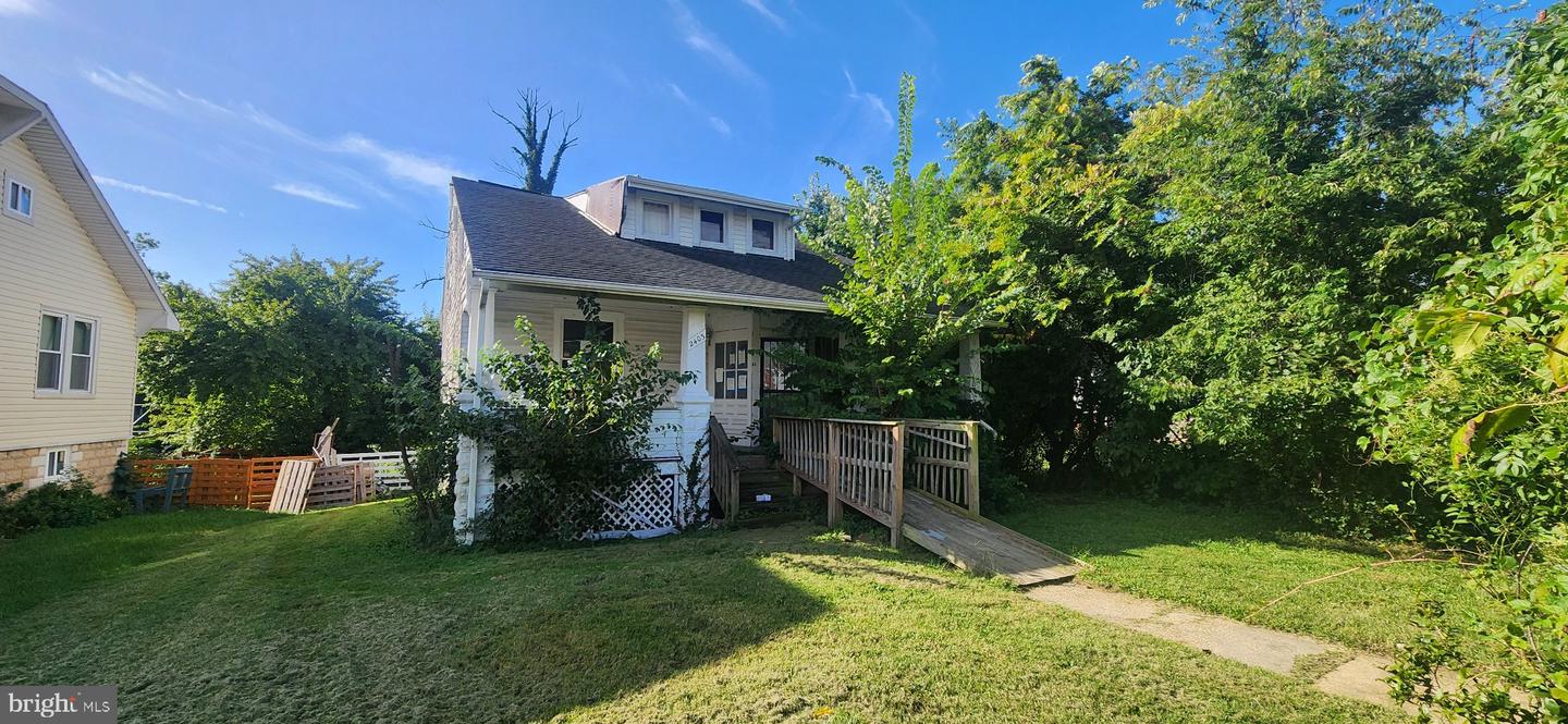2403 Oswego Ave Property Photo 2