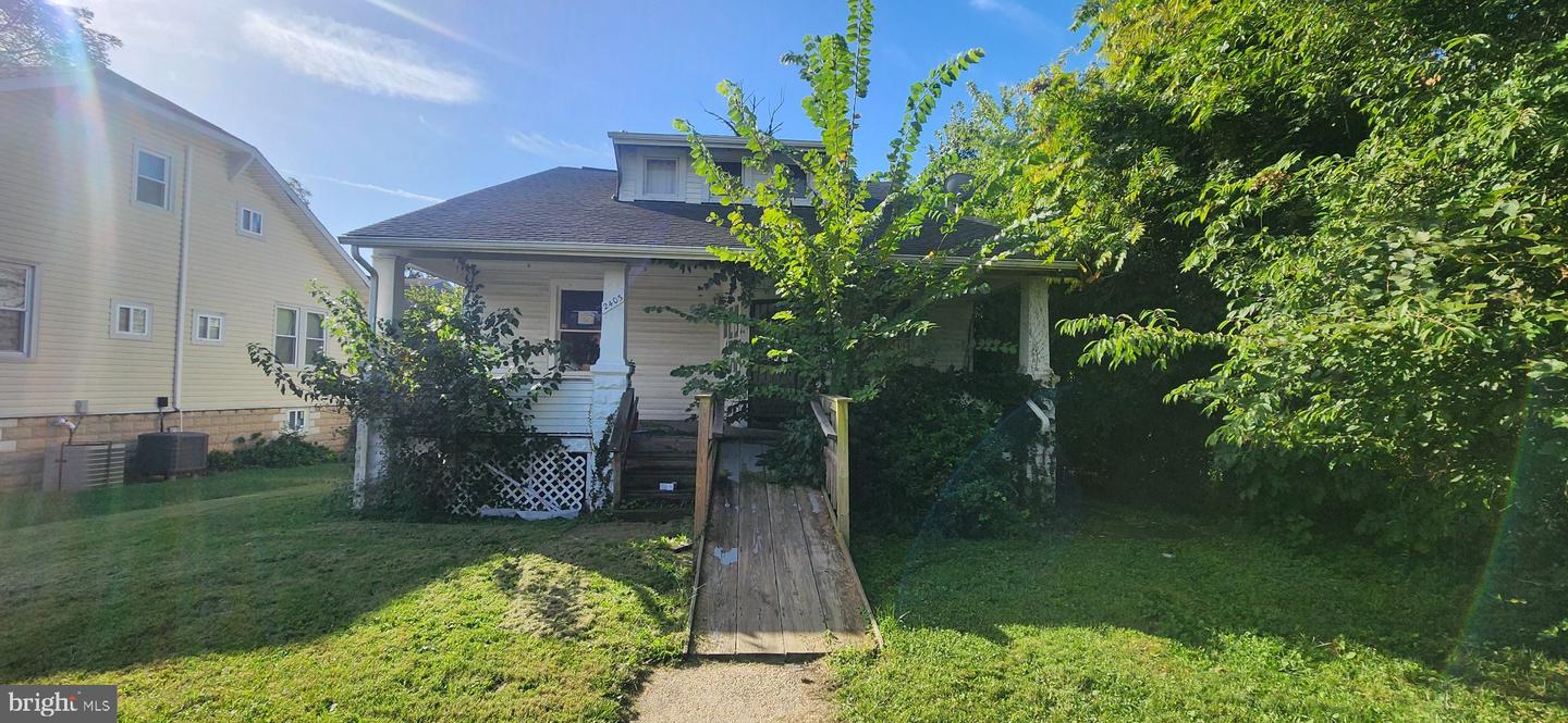2403 Oswego Ave Property Photo 3