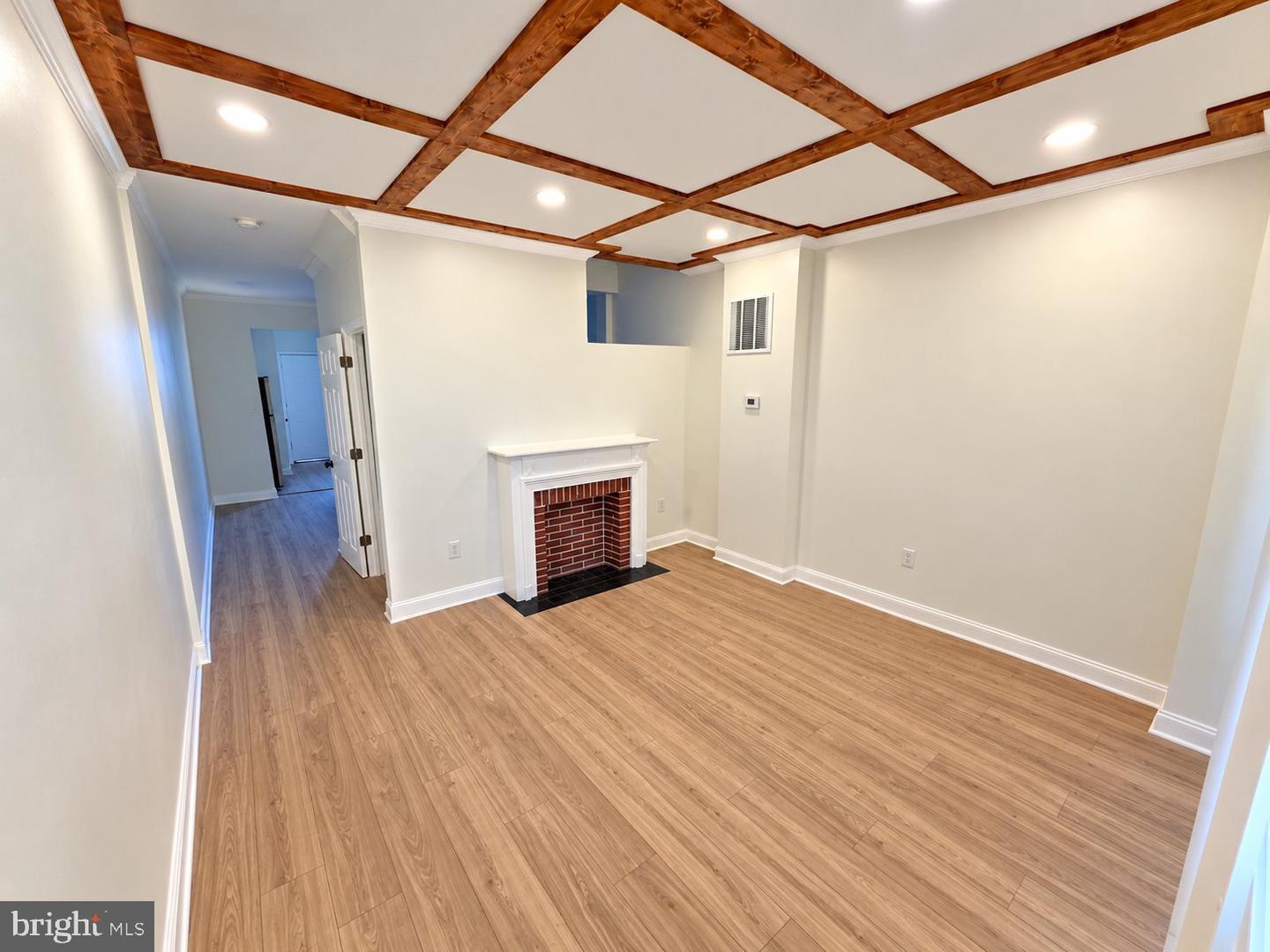 1603 N Warwick Ave Property Photo 4