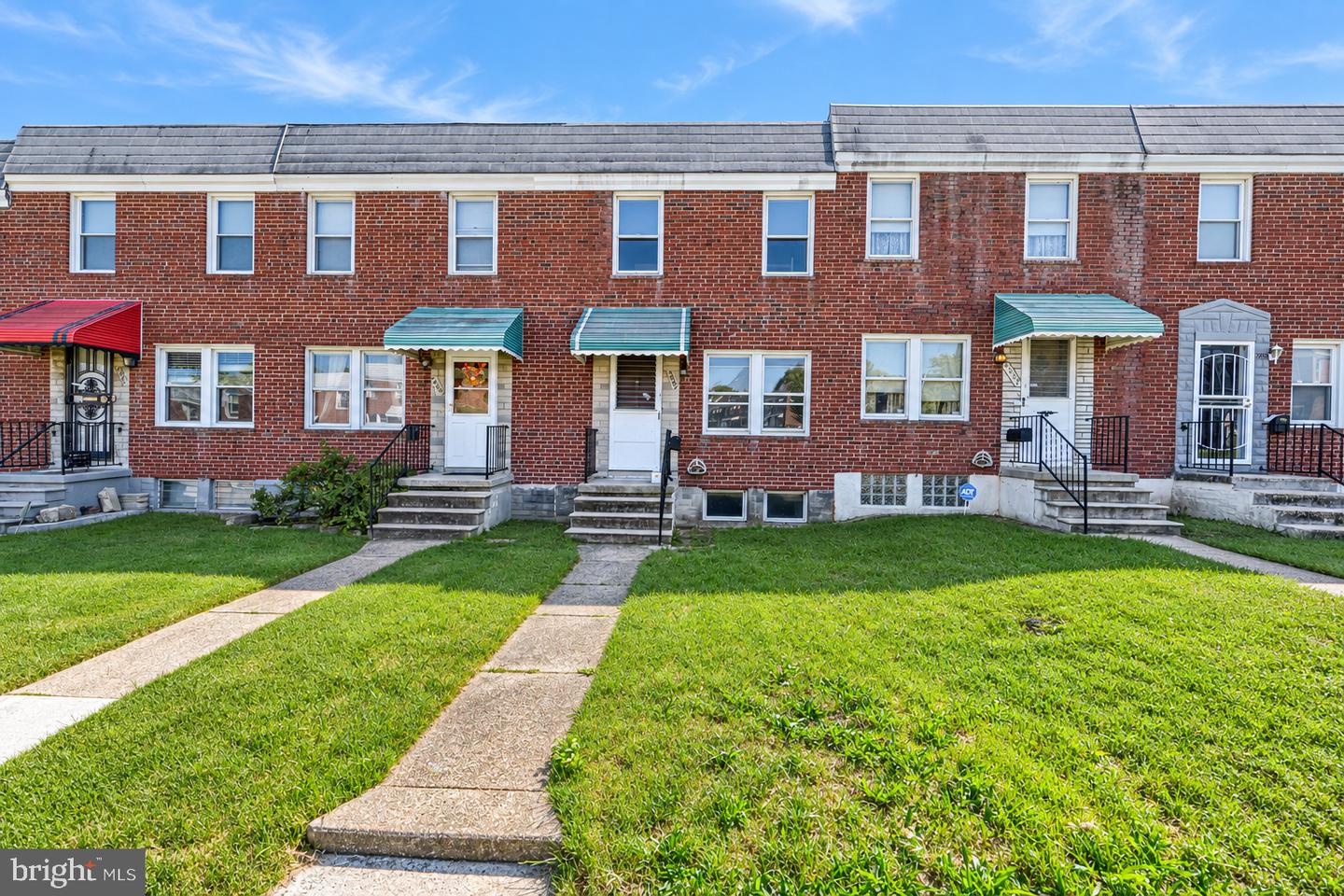 3907 LYNDALE AVE Property Photo 1
