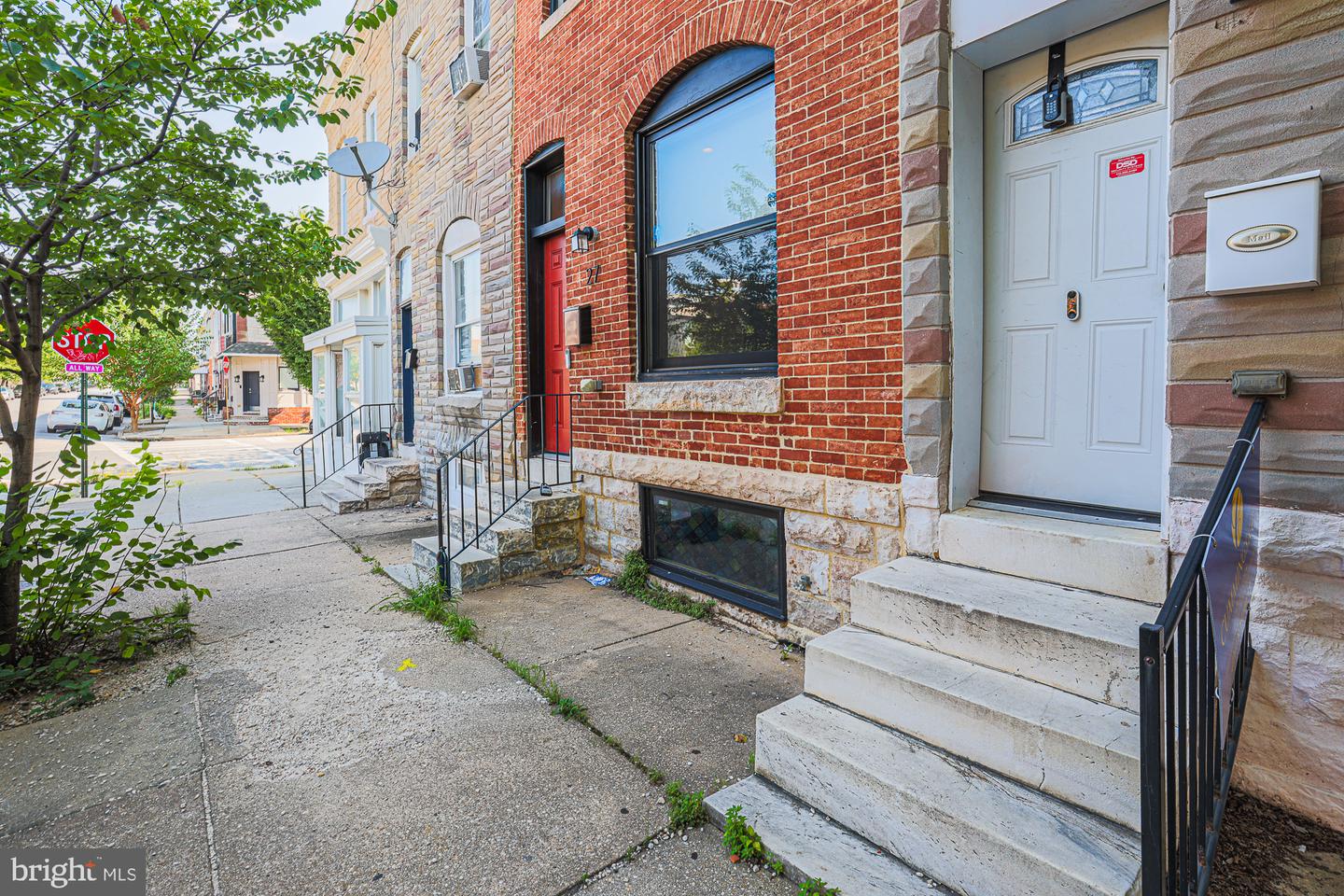 27 S EAST AVE N Property Photo 1