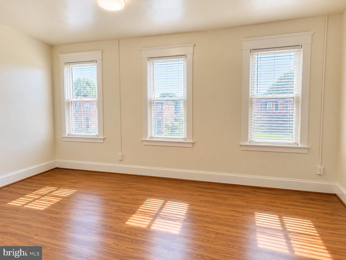 4958 Edgemere Ave Property Photo 4