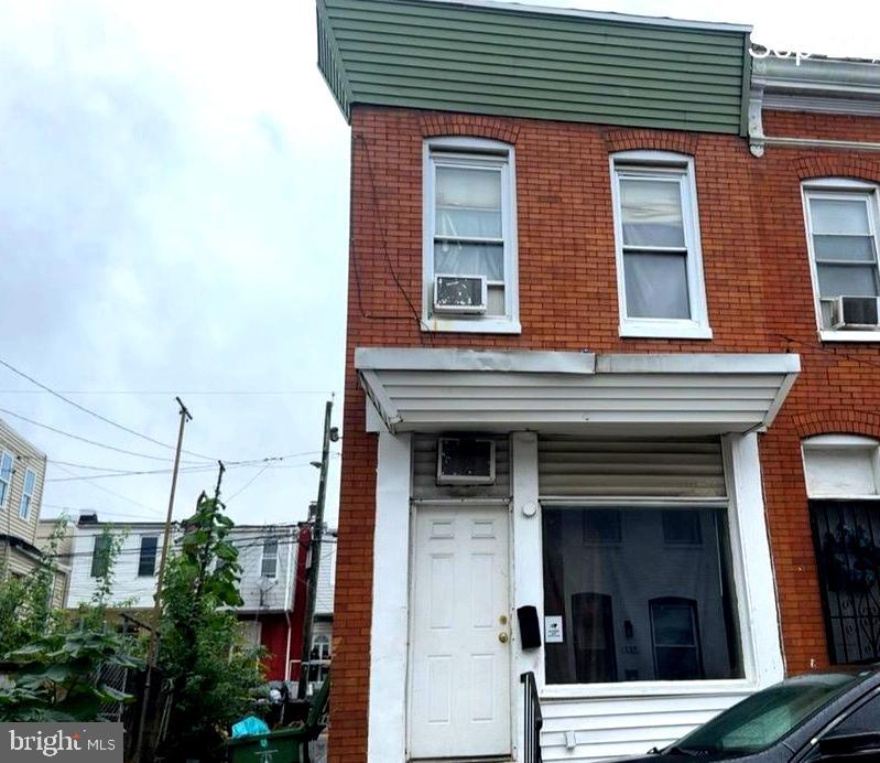725 N BELNORD AVE Property Photo 1