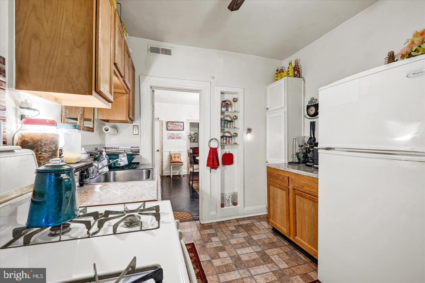 48 N Ellamont St N Property Photo 12