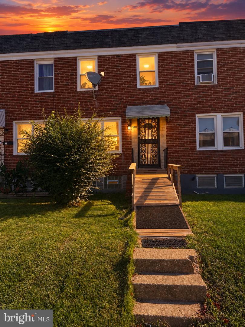 3914 DUDLEY AVE Property Photo 1