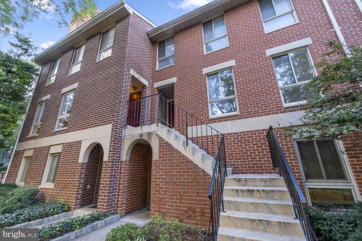 20 ANDREW PL #R125 Property Photo 1