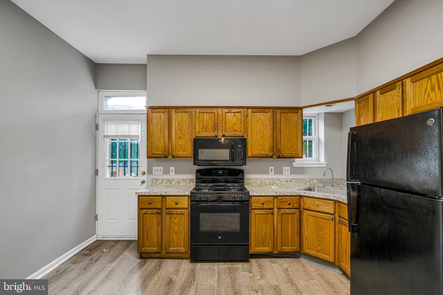 2110 Homewood Ave Property Photo 8