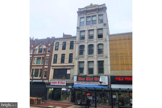225 N HOWARD ST Property Photo 1