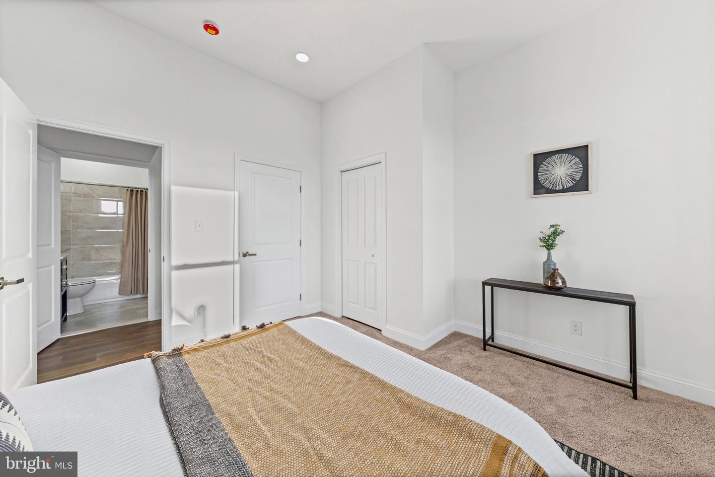 1733 N Milton Ave Property Photo 19