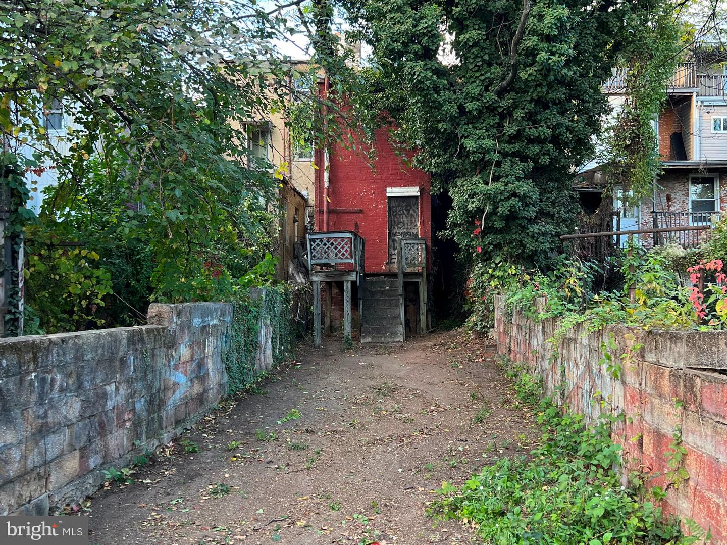 1831 Frederick Ave Property Photo 4