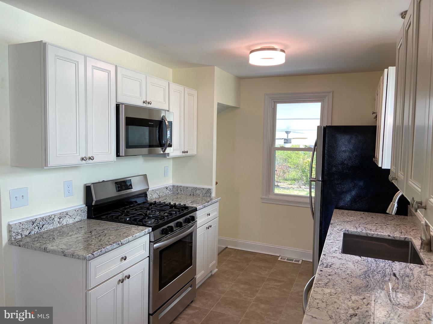 2527 Canterbury Rd Property Photo 5