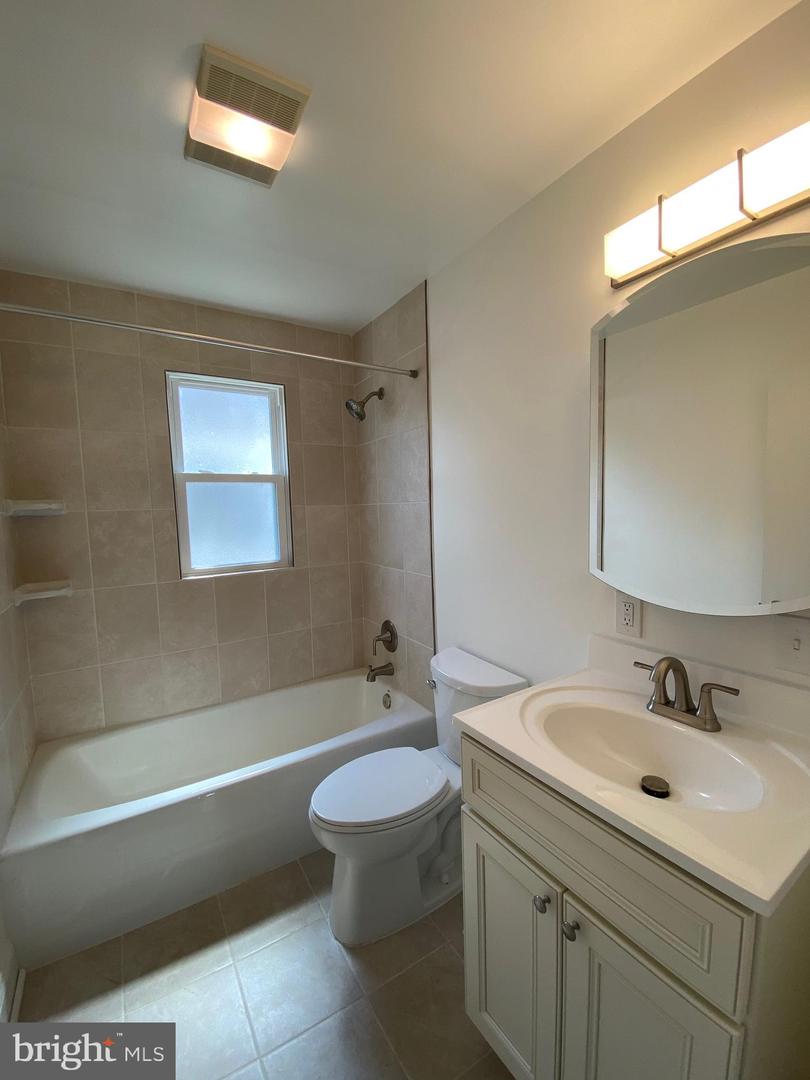 2527 Canterbury Rd Property Photo 8